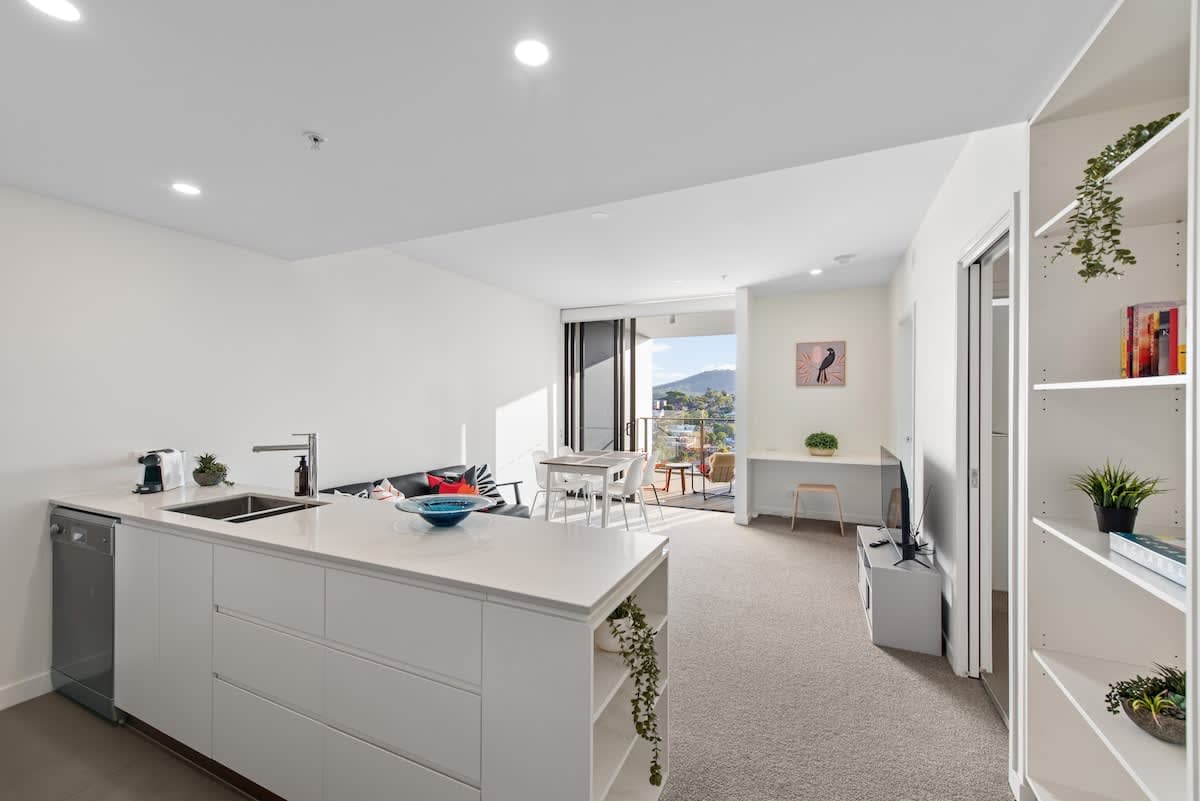 Furnished 1 Bedroom Apartment in Toowong