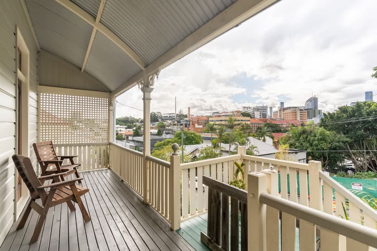 Furnished 4 Bedroom House in Woolloongabba