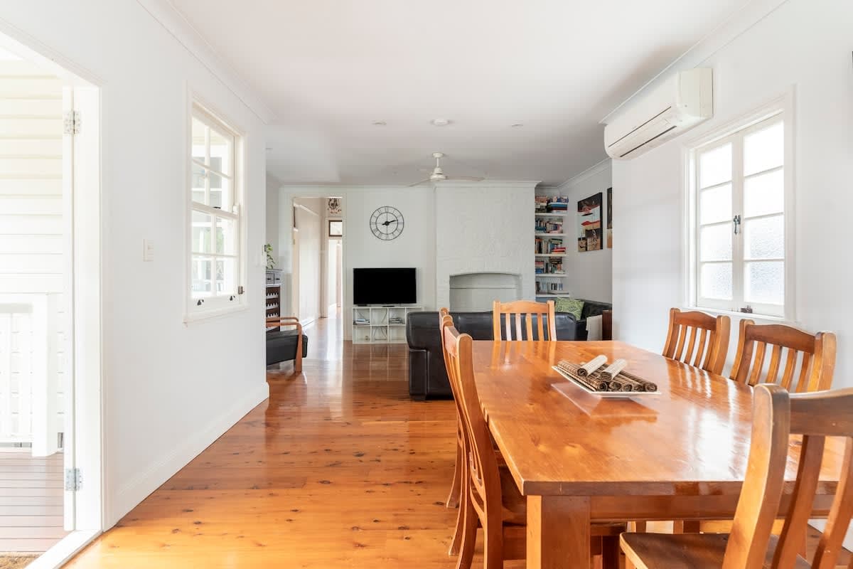 Furnished 4 Bedroom House in Woolloongabba