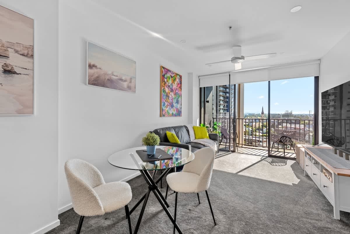 Furnished 1 Bedroom Apartment in Brisbane City