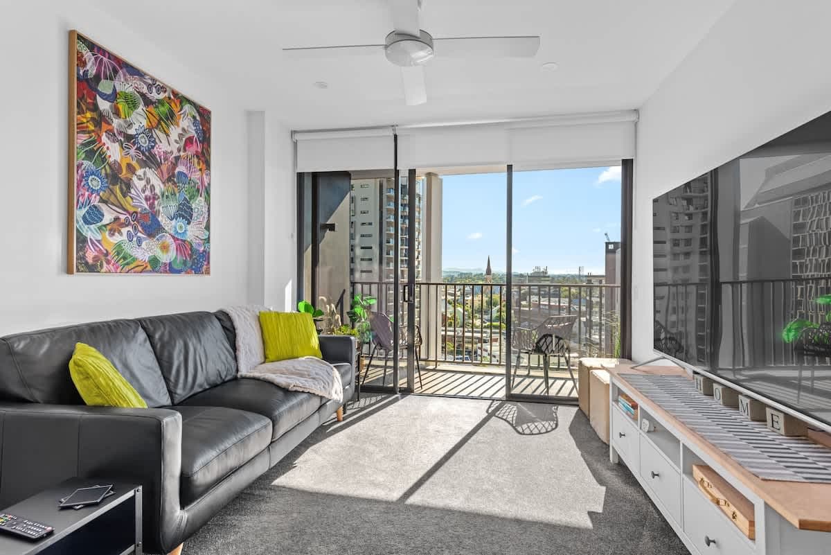 Furnished 1 Bedroom Apartment in Brisbane City