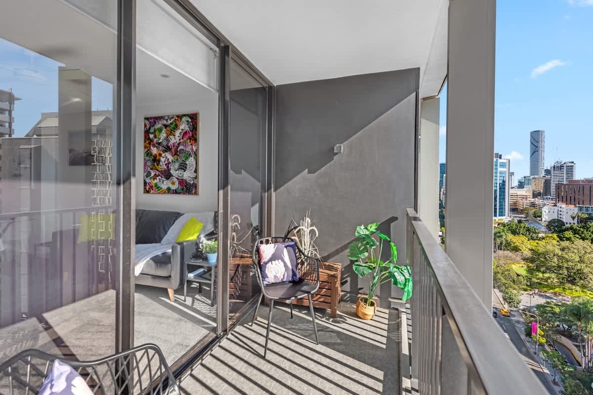 Furnished 1 Bedroom Apartment in Brisbane City