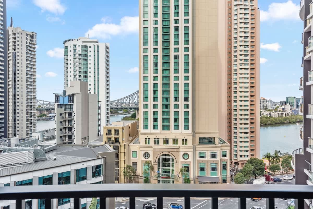 Furnished 1 Bedroom Apartment in Brisbane City