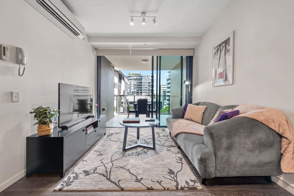 Furnished 1 Bedroom Apartment in South Brisbane