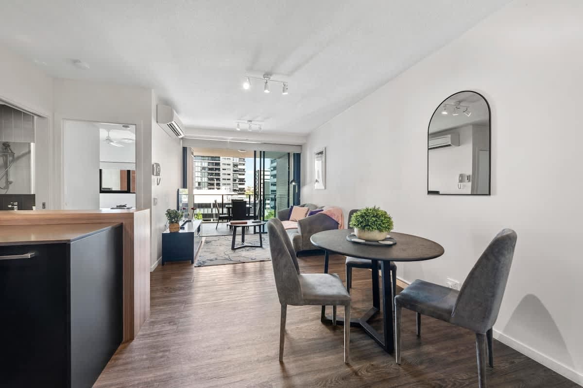 Furnished 1 Bedroom Apartment in South Brisbane