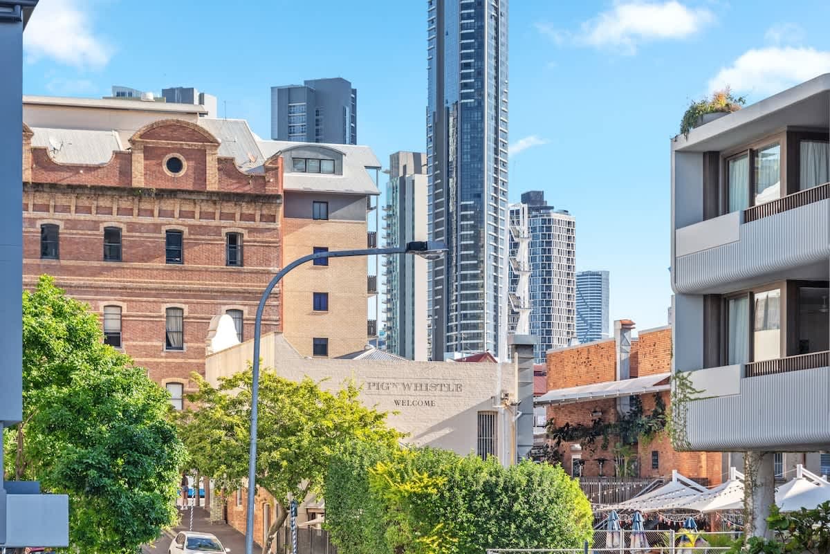 Furnished 1 Bedroom Apartment in Fortitude Valley