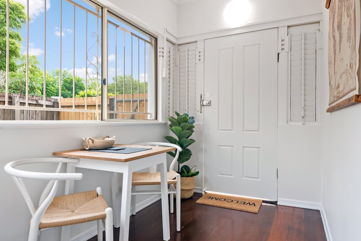 Furnished 1 Bedroom Apartment in New Farm