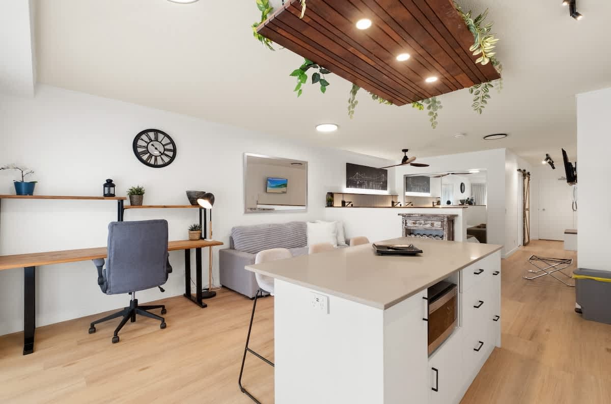 Furnished 1 Bedroom Apartment in Kangaroo Point