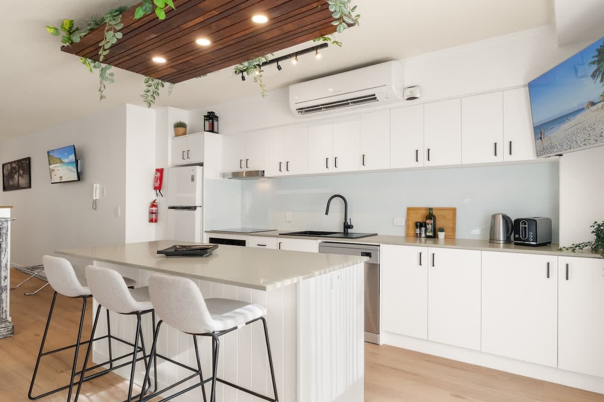 Furnished 1 Bedroom Apartment in Kangaroo Point