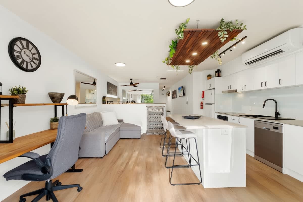 Furnished 1 Bedroom Apartment in Kangaroo Point