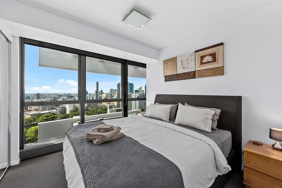 Furnished 1 Bedroom Apartment in Brisbane City