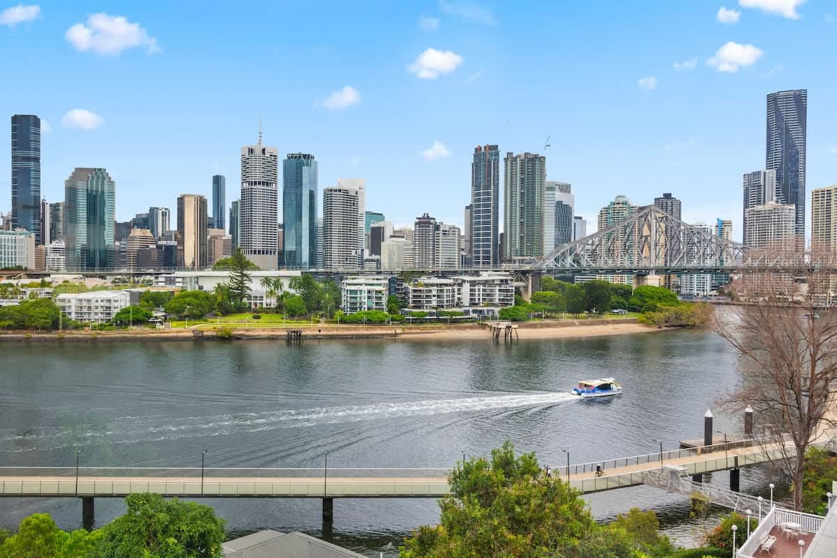 Furnished 1 Bedroom Apartment in New Farm