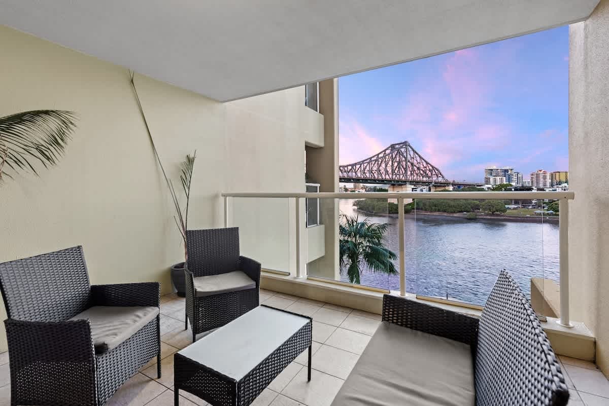 Furnished 2 Bedroom Apartment in Brisbane City