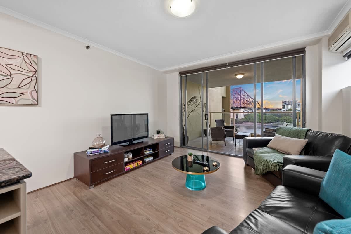 Furnished 2 Bedroom Apartment in Brisbane City