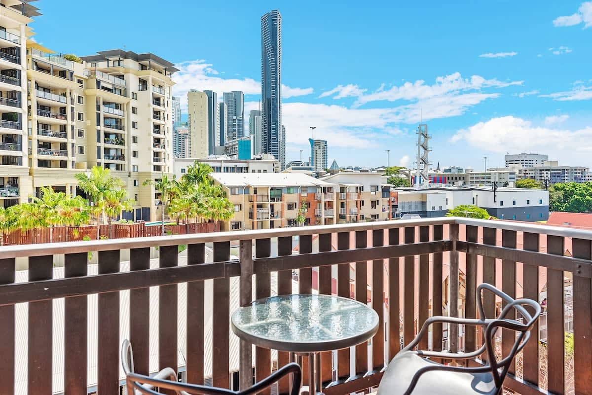 Furnished 1 Bedroom Apartment in Fortitude Valley
