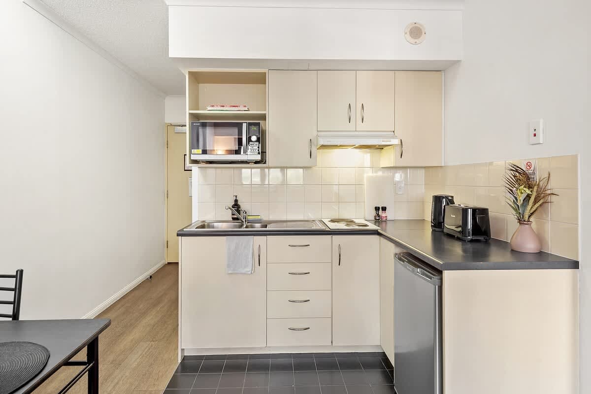 Furnished 1 Bedroom Apartment in Fortitude Valley