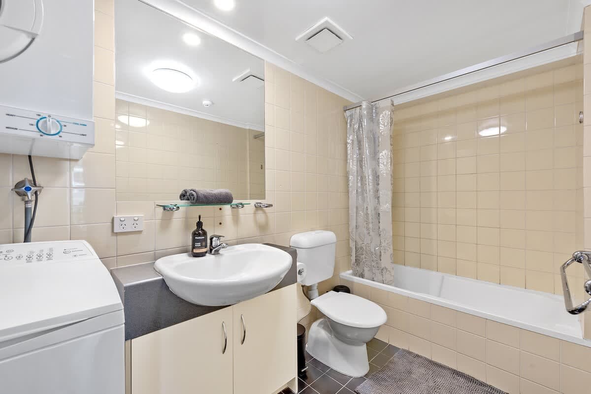 Furnished 1 Bedroom Apartment in Fortitude Valley