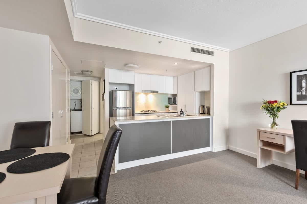 Furnished 1 Bedroom Apartment in Brisbane City