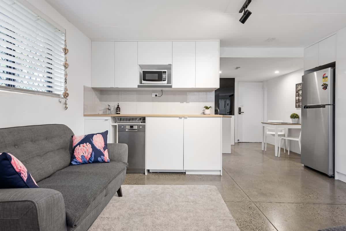 Furnished 1 Bedroom Apartment in Kelvin Grove