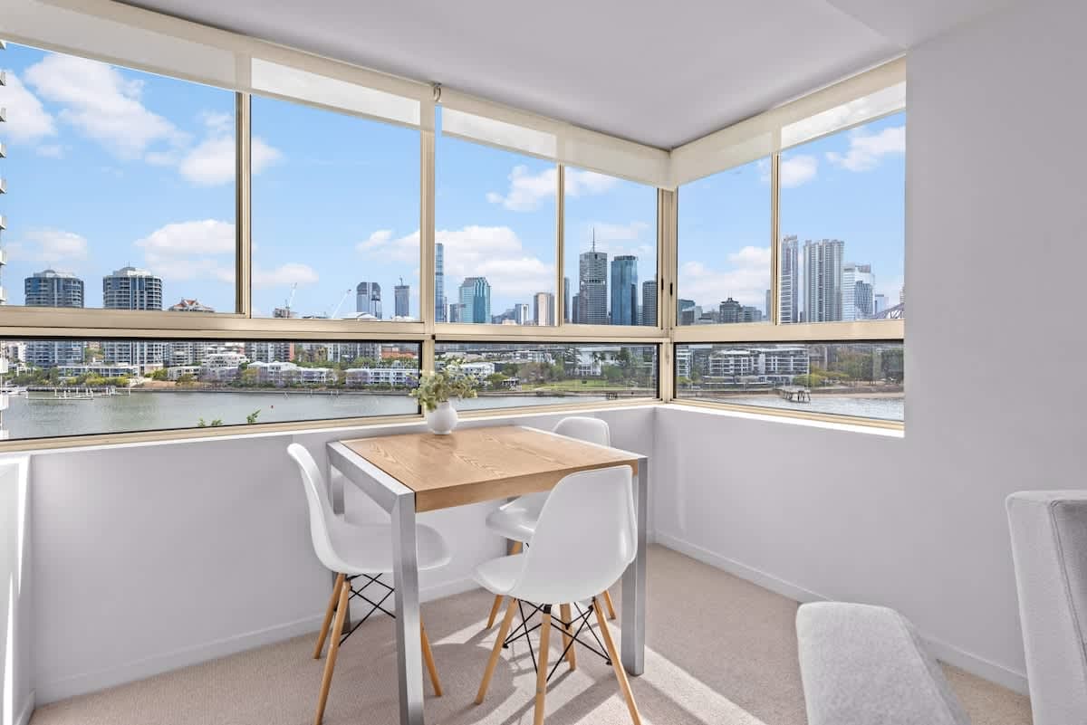 Furnished 1 Bedroom Apartment in New Farm