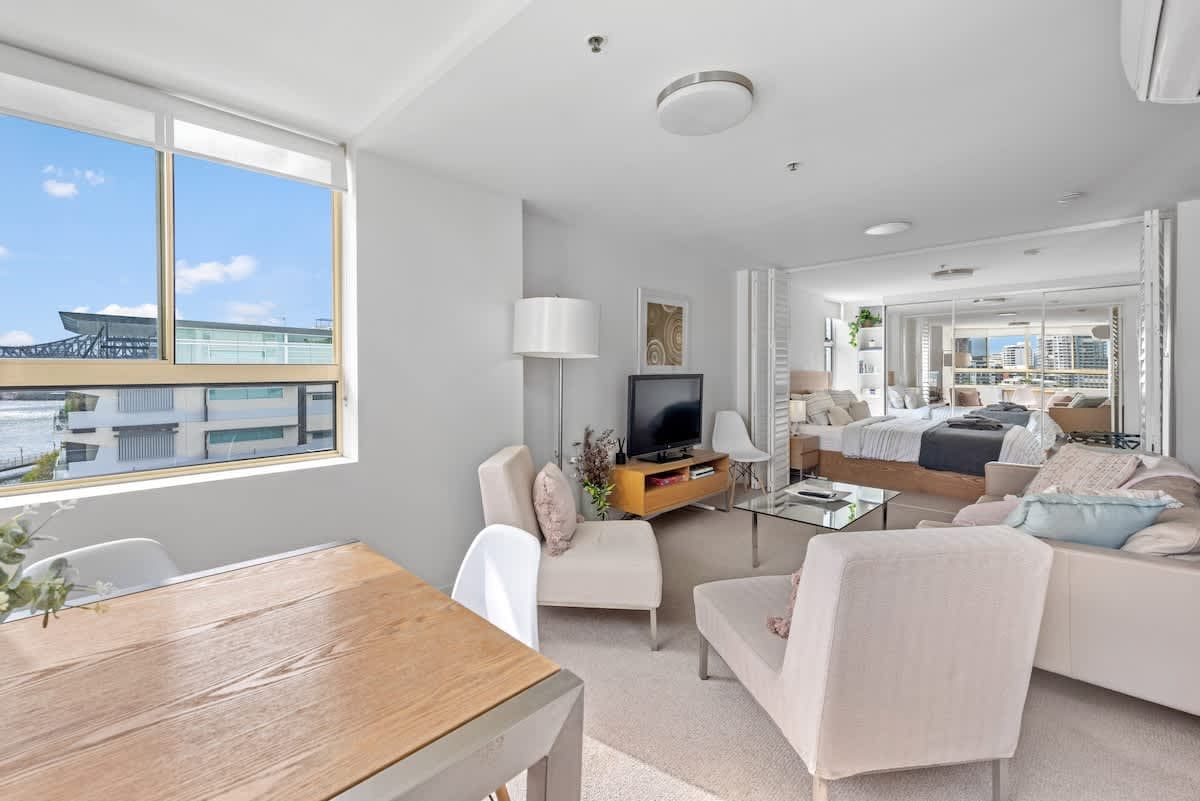 Furnished 1 Bedroom Apartment in New Farm