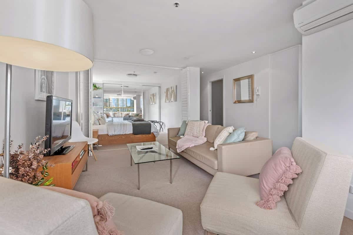 Furnished 1 Bedroom Apartment in New Farm