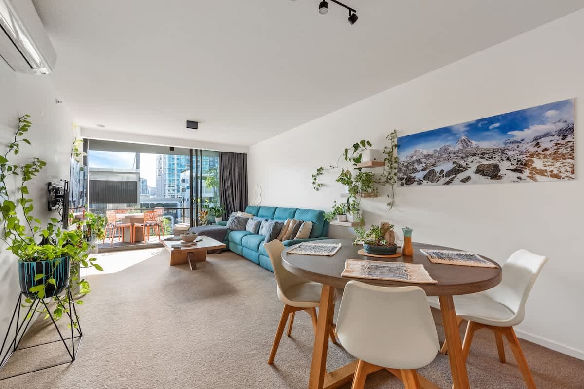 Furnished 2 Bedroom Apartment in Newstead