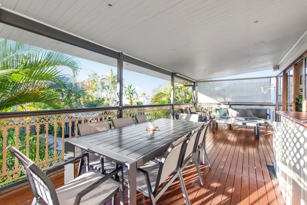 Furnished 3 Bedroom House in Woolloongabba