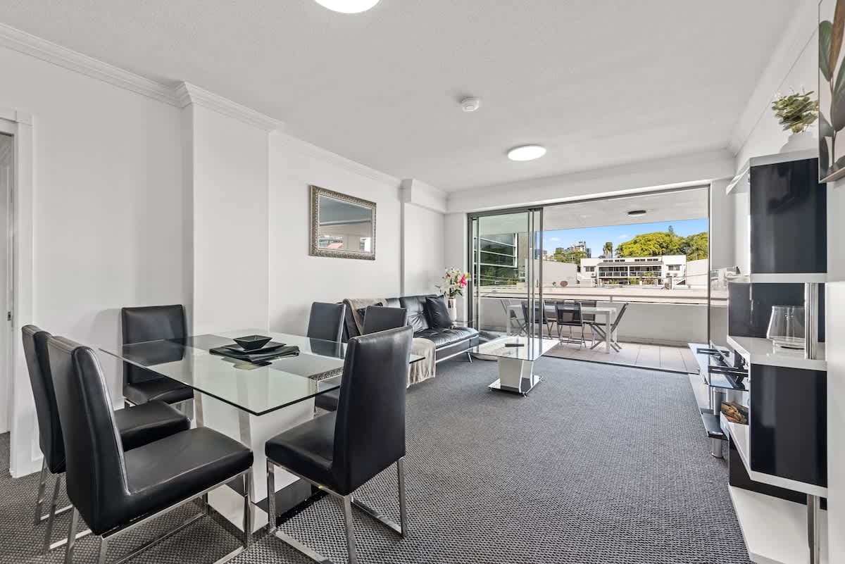 Furnished 3 Bedroom Apartment in Bowen Hills