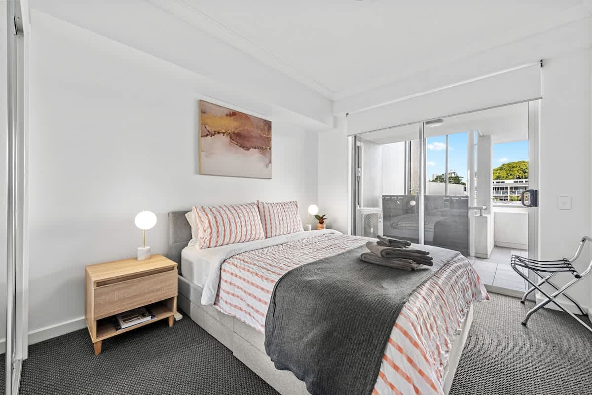 Furnished 3 Bedroom Apartment in Bowen Hills