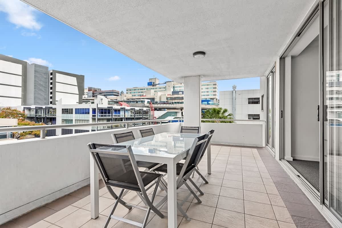 Furnished 3 Bedroom Apartment in Bowen Hills