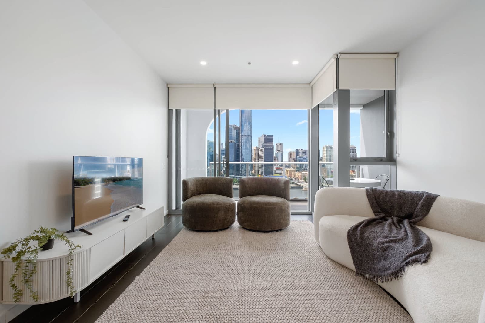 Furnished 1 Bedroom Apartment in South Brisbane