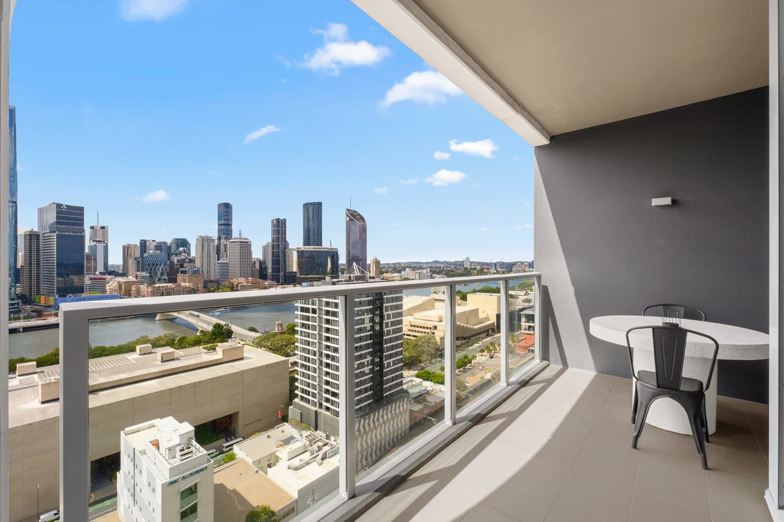 Furnished 1 Bedroom Apartment in South Brisbane