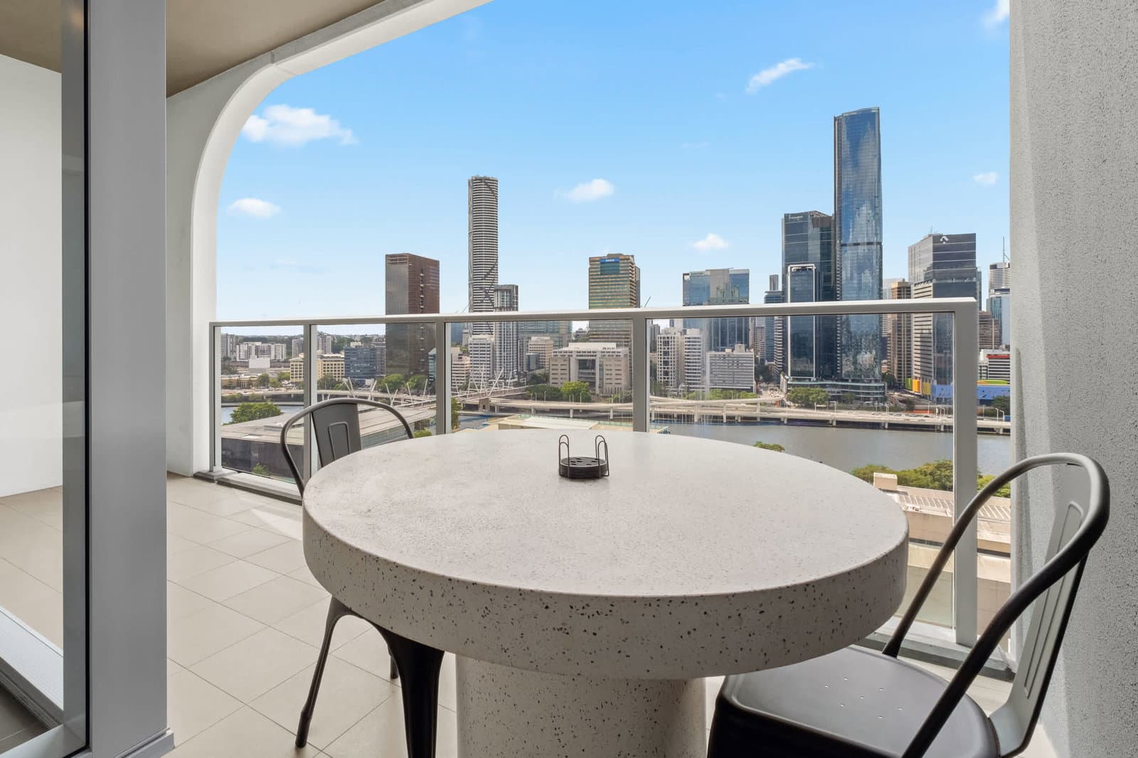 Furnished 1 Bedroom Apartment in South Brisbane