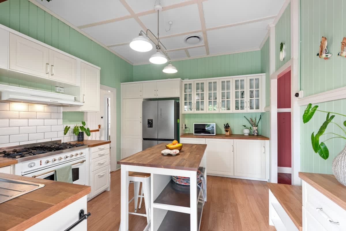 Furnished 4 Bedroom House in Woolloongabba