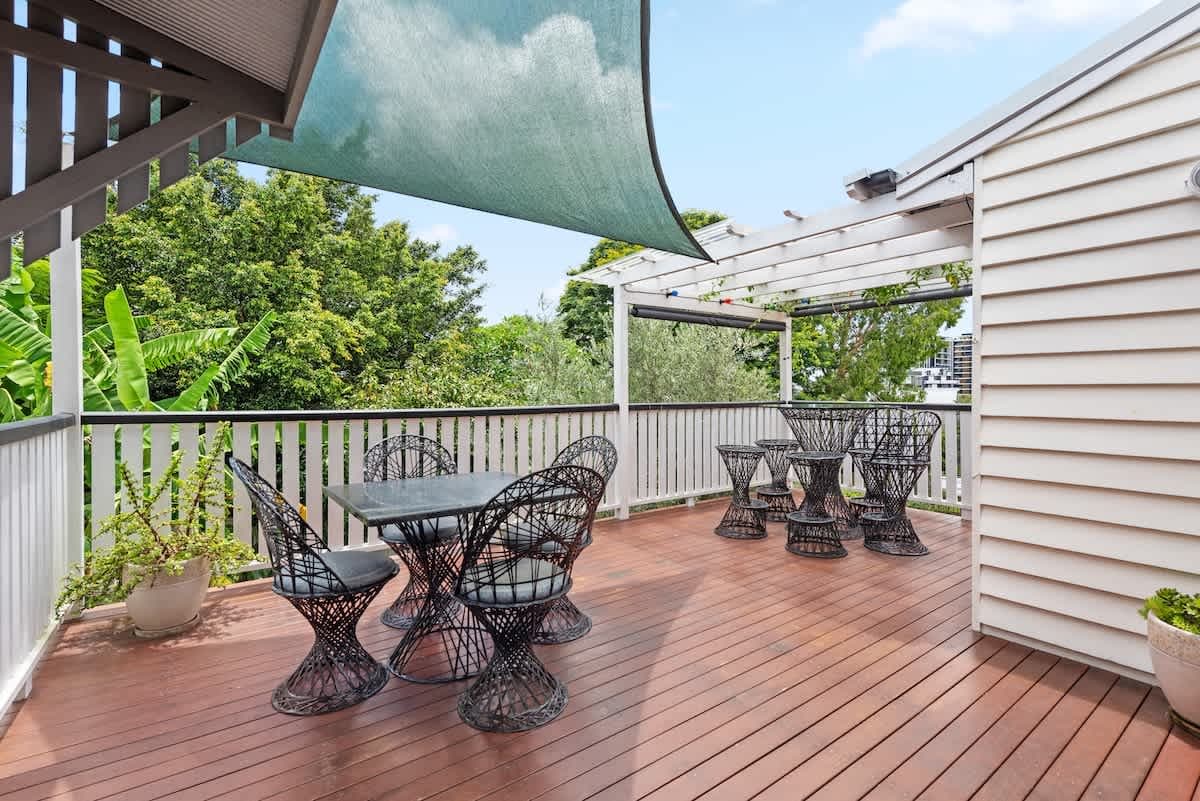 Furnished 4 Bedroom House in Woolloongabba