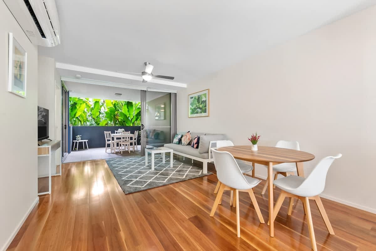 Furnished 2 Bedroom Apartment in West End