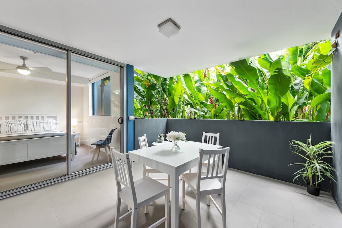 Furnished 2 Bedroom Apartment in West End