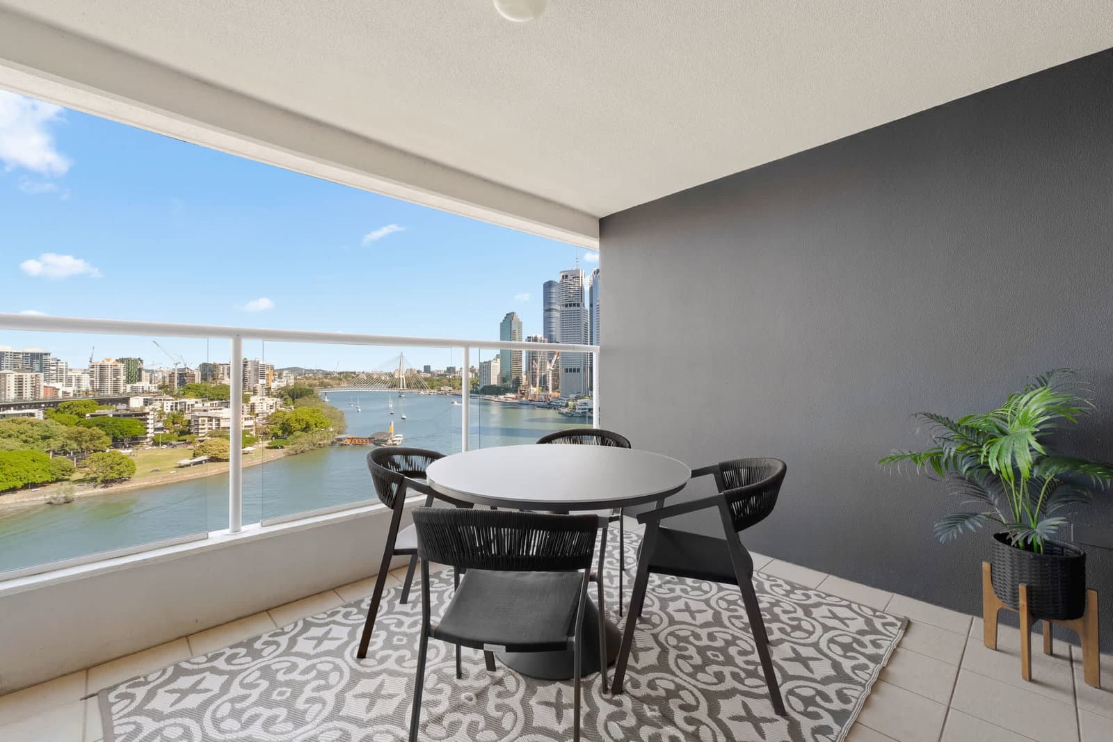 Furnished 2 Bedroom Apartment in Brisbane City