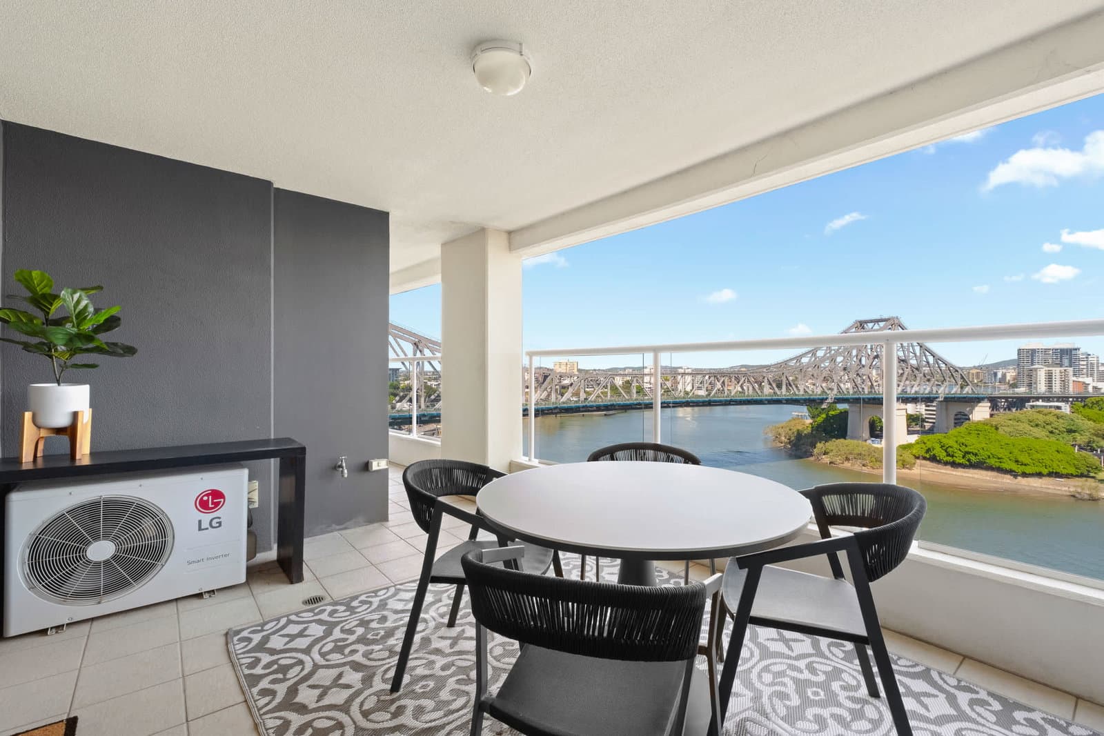 Furnished 2 Bedroom Apartment in Brisbane City