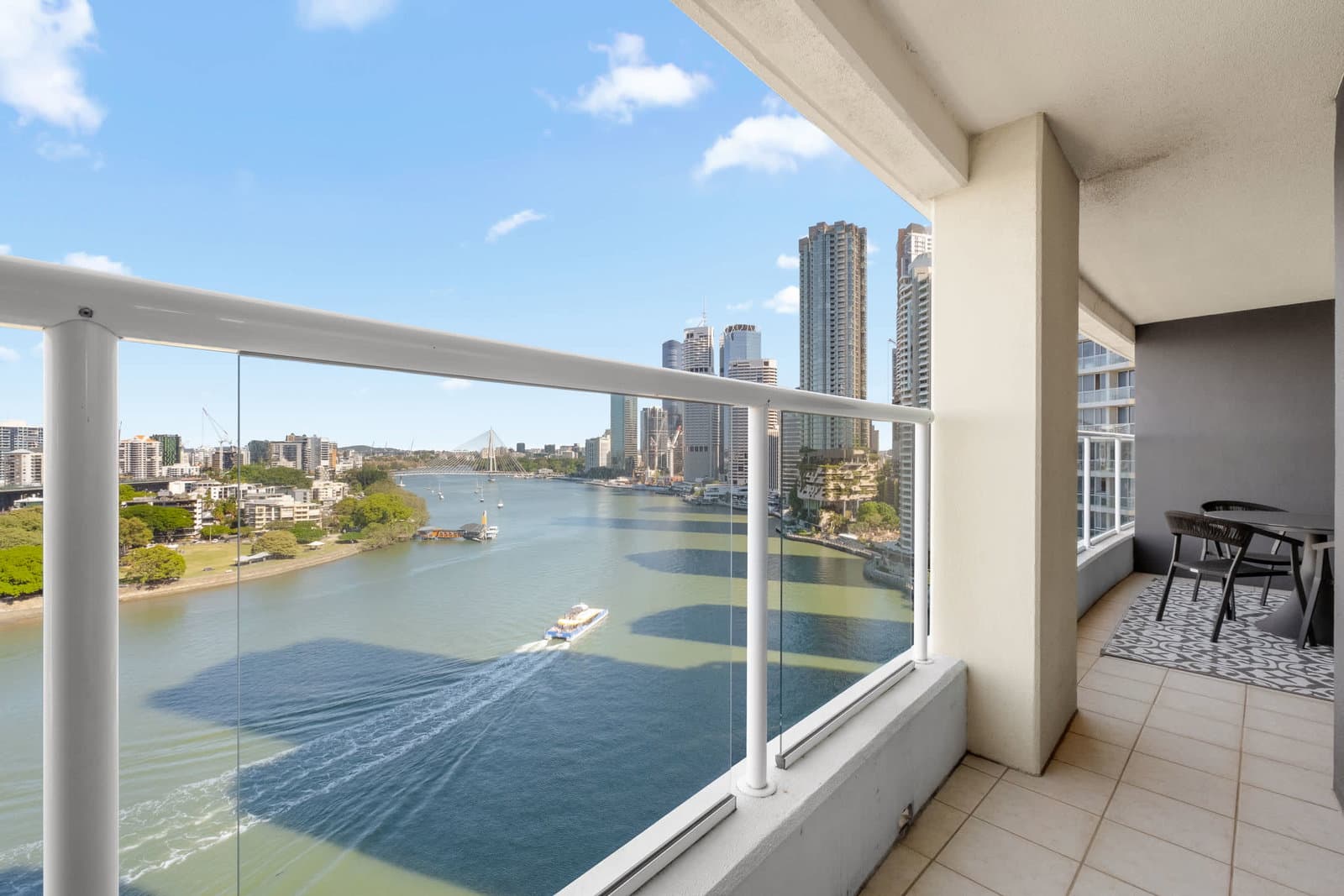 Furnished 2 Bedroom Apartment in Brisbane City