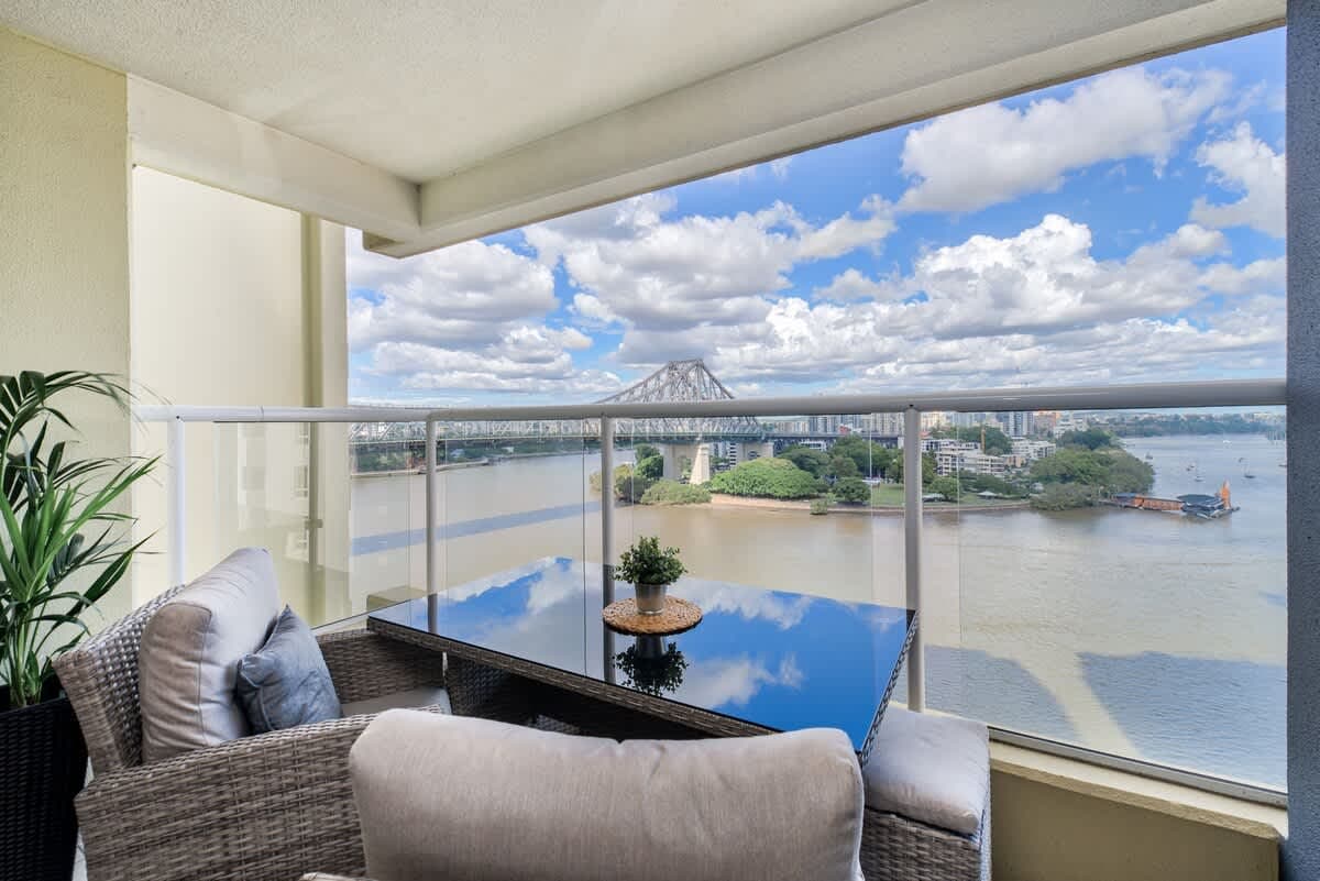 Furnished 2 Bedroom Apartment in Brisbane City