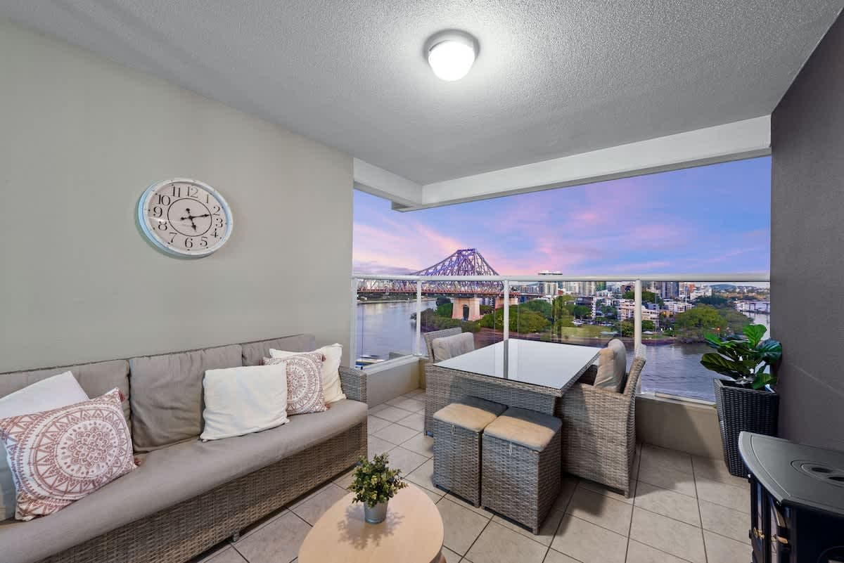 Furnished 2 Bedroom Apartment in Brisbane City