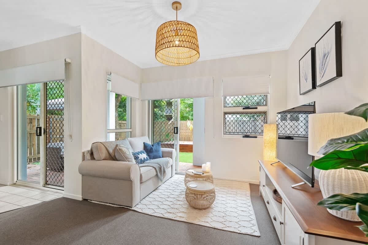 Furnished 2 Bedroom Apartment in Hawthorne
