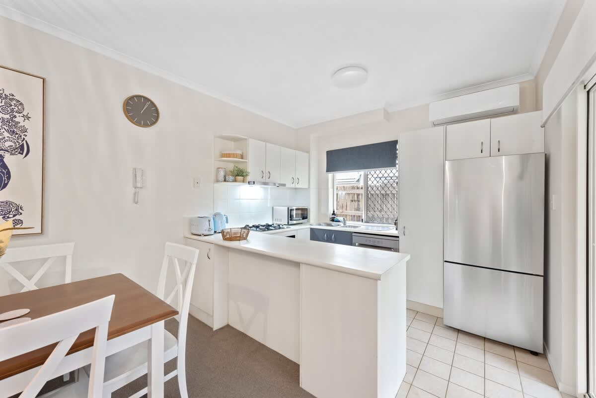 Furnished 2 Bedroom Apartment in Hawthorne