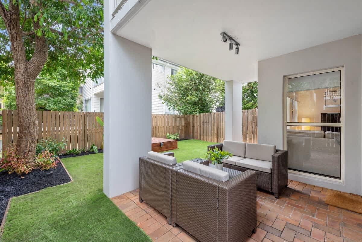 Furnished 2 Bedroom Apartment in Hawthorne