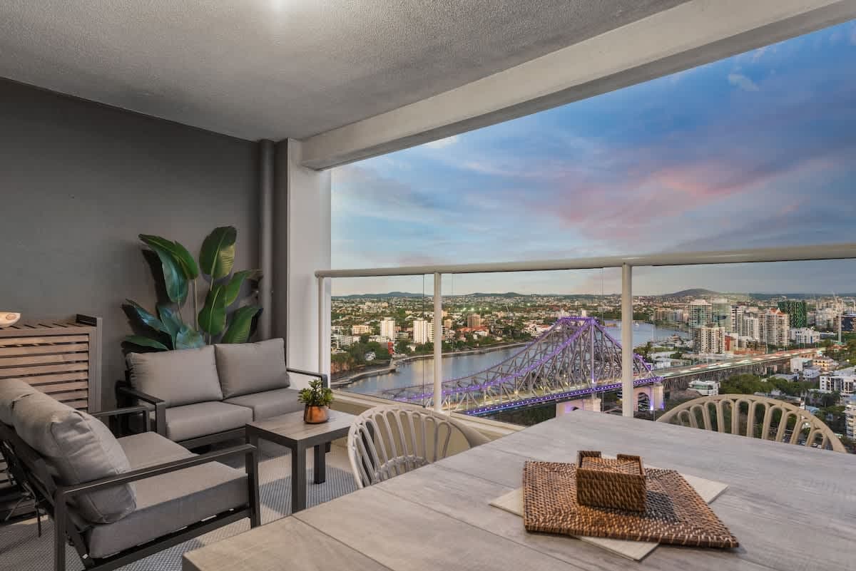 Furnished 3 Bedroom Apartment in Brisbane City