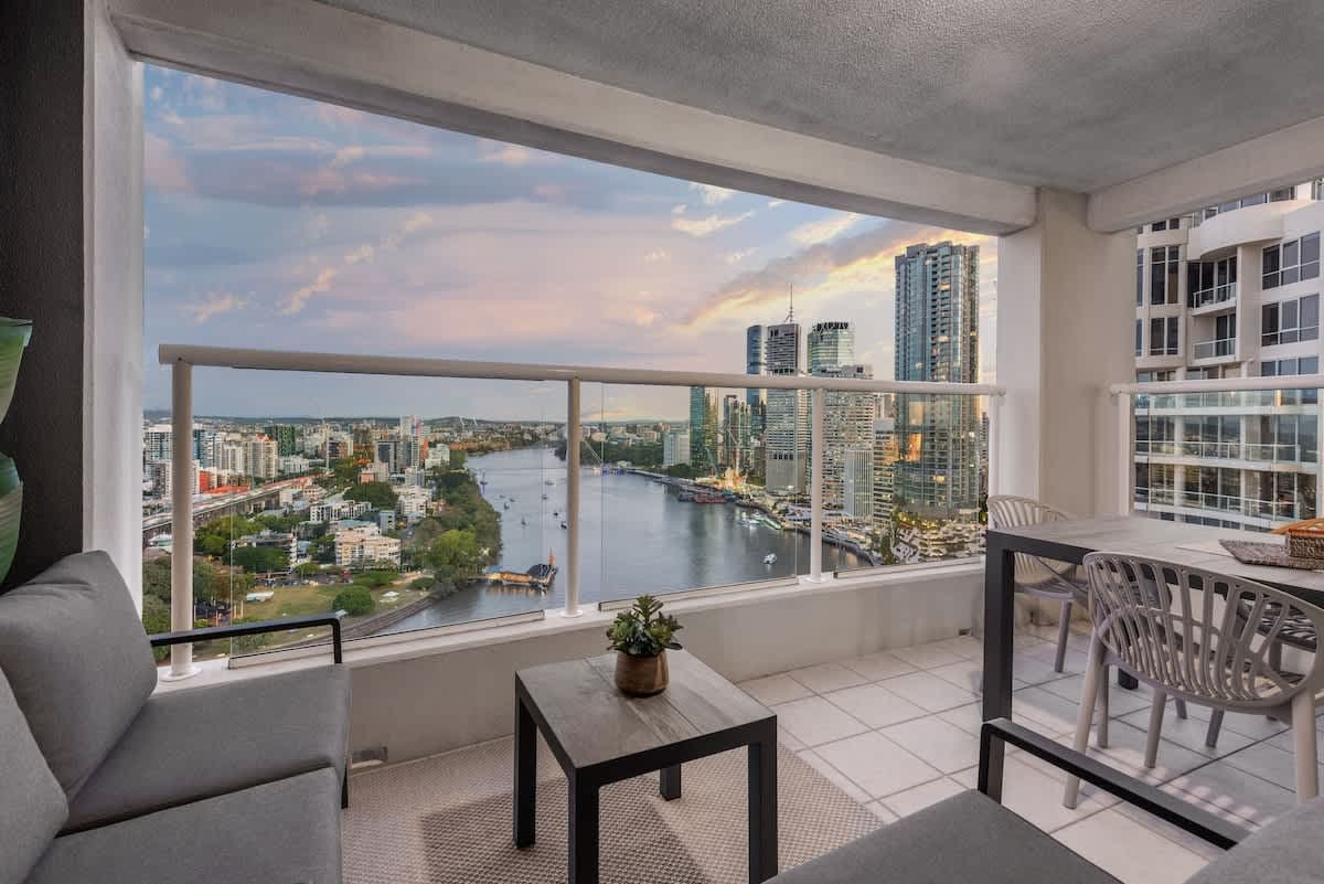 Furnished 3 Bedroom Apartment in Brisbane City