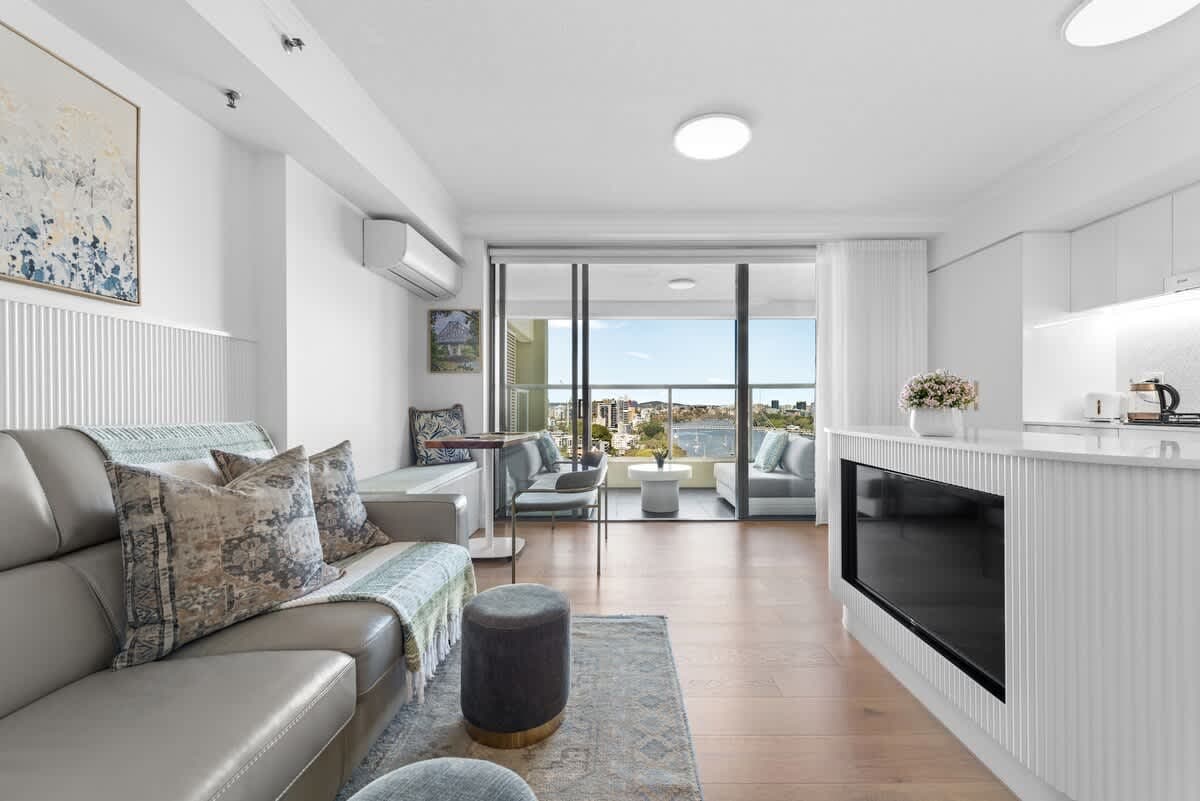 Furnished 1 Bedroom Apartment in Brisbane City