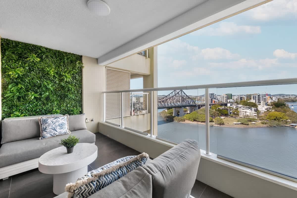 Furnished 1 Bedroom Apartment in Brisbane City